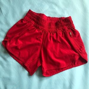LULULEMON TRACKER SHORTS - RED